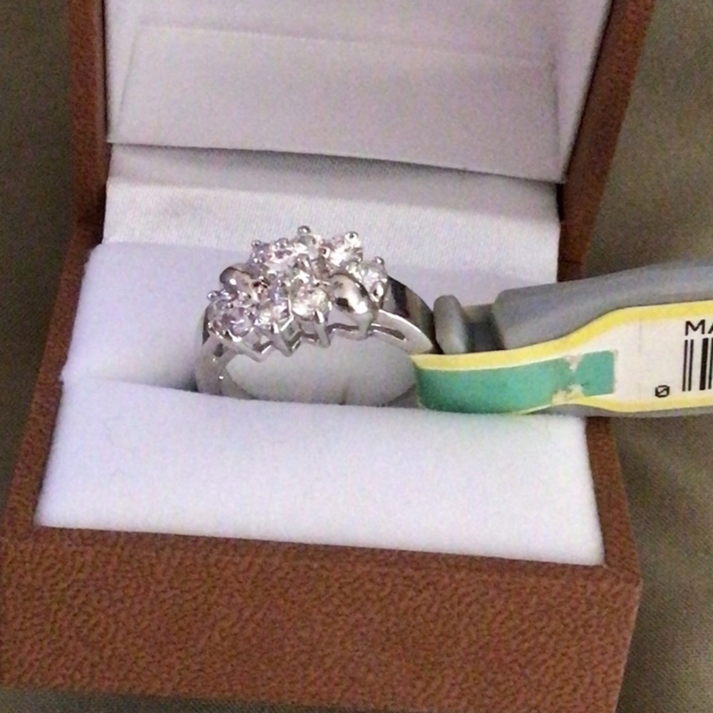 NWT cocktail style 9 stone ring